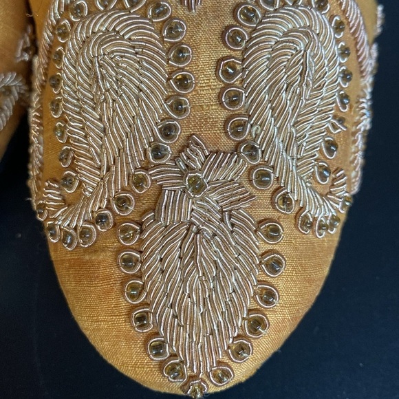 Saachi Signature Mules Brocade Embroidered Slip on Gold Yellow Size 7 - Picture 5 of 11